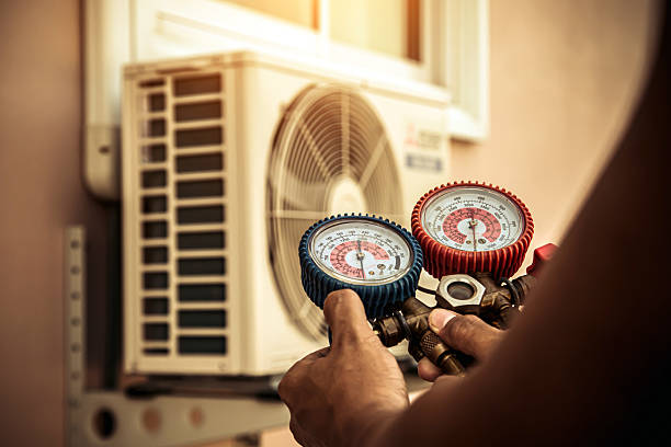Professional Ac Installation technician working in Nokomis, FL